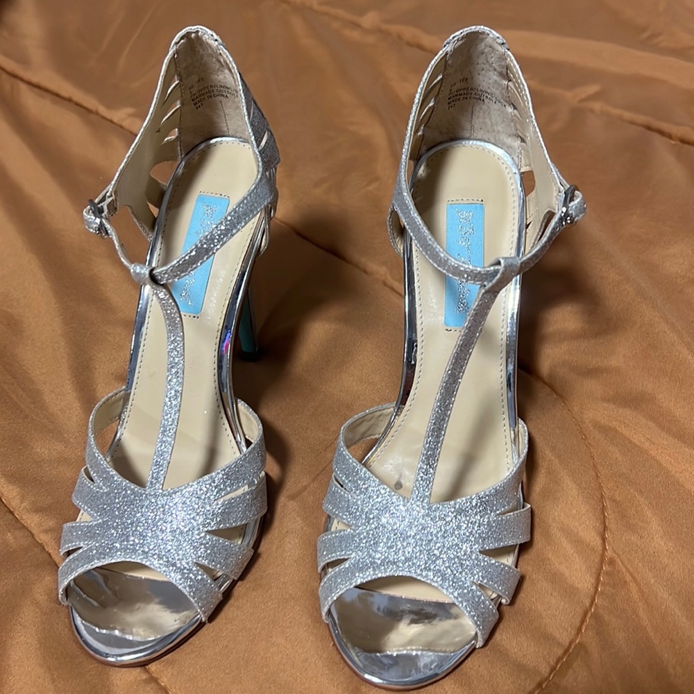 Betsey Johnson Silver Glitter Open Toe Shoes Size 8